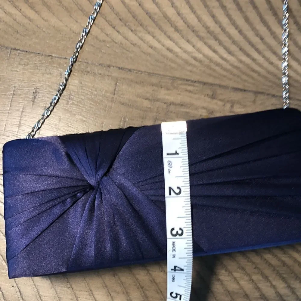 Badgley Mischka Midnight🕛 BlueSatin Swirl Purse. Security Snap Removable Chain